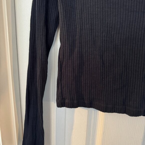 EUC TopShop V-Neck Ribbed Cropper T-shirt, Black, Size 10 Tall - Picture 14 of 15